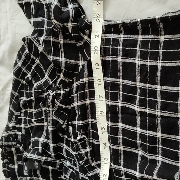 INC Macy's Plaid Ruffle Detail V Neck Blouse XL Petite Black & White Western - Picture 11 of 11